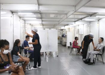 Prefeito vistoria tenda de atendimento exclusivo para dengue na 24h na Upa; assista o vídeo