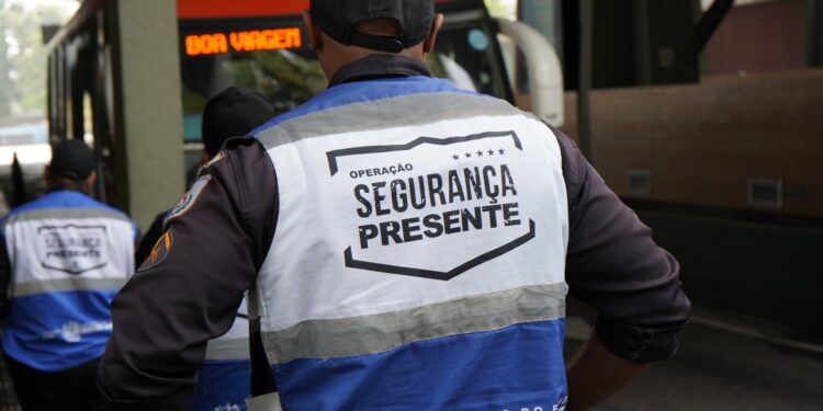 Operação Segurança Presente começa a atuar na rodoviária de Volta Redonda