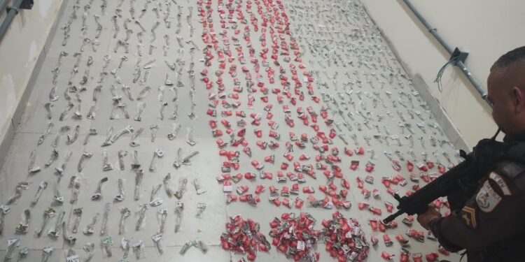 Polícia Militar apreende grande quantidade de drogas em Valença