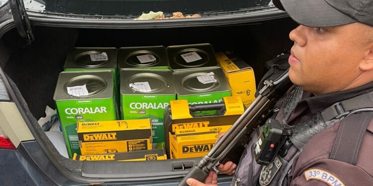 Casal é preso após realizar compras de mais de R$ 5 mil com cartão clonado em Mangaratiba