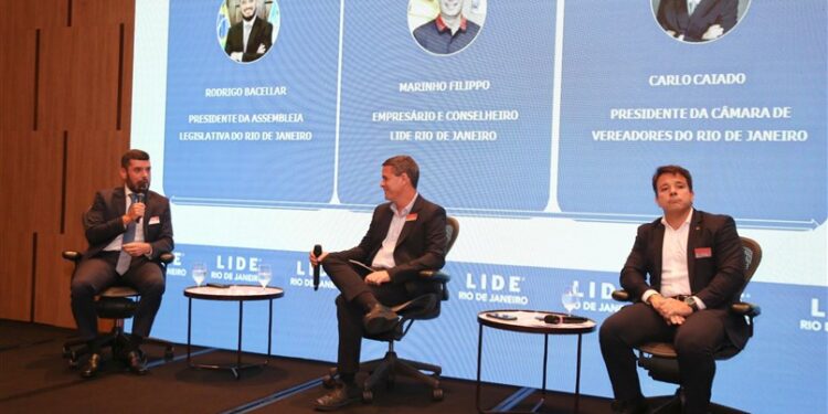 Presidente da Alerj participa de seminário para debater o desenvolvimento do estado