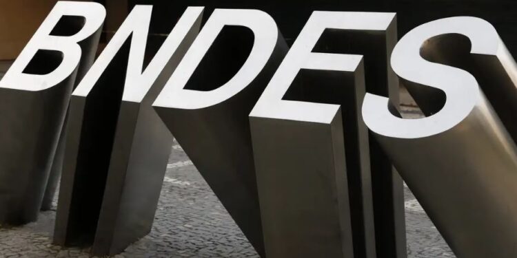 BNDES abre concurso para 150 vagas de nível superior