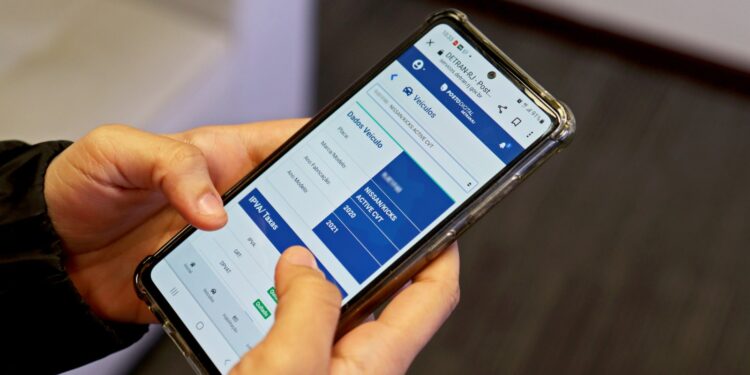 Detran.RJ orienta sobre como pedir a renovação ou segunda via da CNH pelo Posto Digital