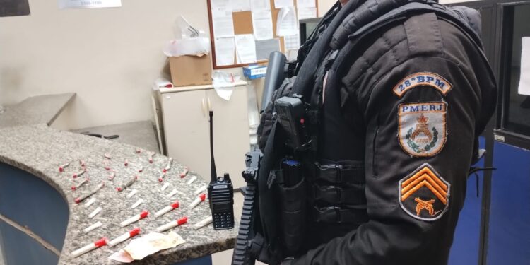 Homem é preso com drogas no Santa Izabel, em Barra Mansa