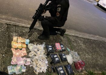 Três menores são apreendidos com grande quantidade de drogas e quase R$ 2 mil em Resende