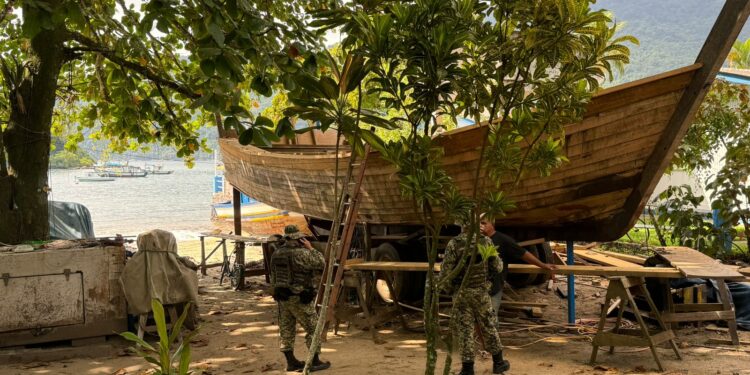 Disque Denúncia identifica construção e reforma ilegal de barcos em Angra dos Reis