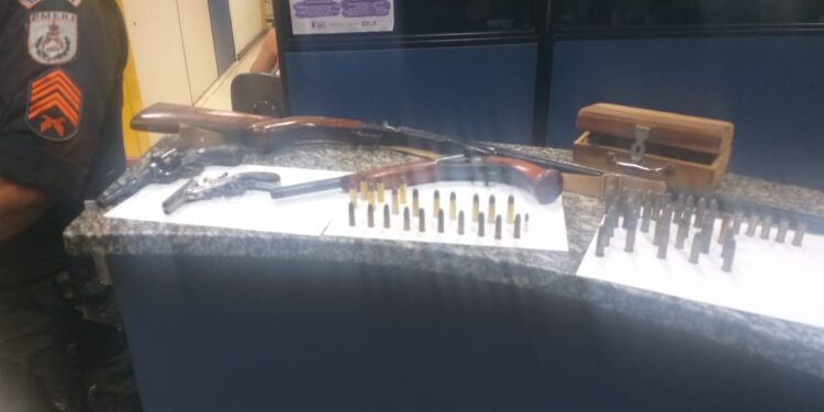 Polícia Militar apreende armas e munições em Barra do Piraí