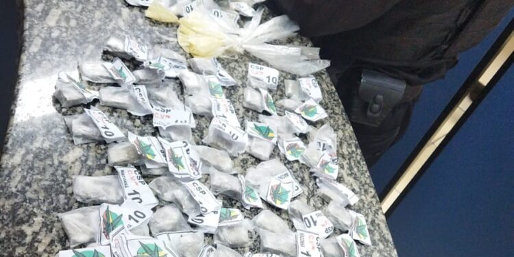 Homem é preso por tráfico de drogas no Centro de Barra do Piraí