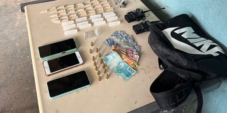 Dupla é presa por tráfico de drogas em Volta Redonda