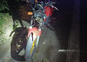 Idoso fica ferido em acidente de moto e se nega a fazer teste do bafômetro na Dutra, em Itatiaia