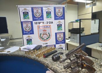 Dupla é presa com grande quantidade de armas em Paty do Alferes