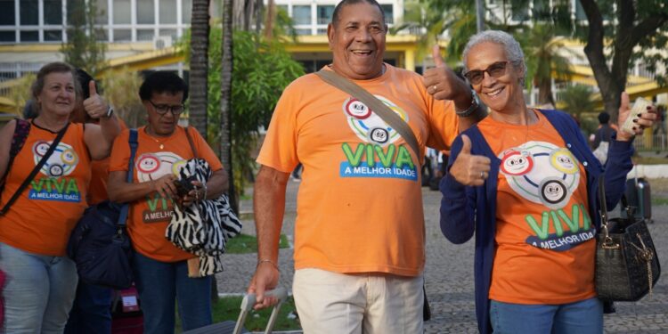 Programa “Viva a Melhor Idade” de Volta Redonda realiza primeira viagem do ano