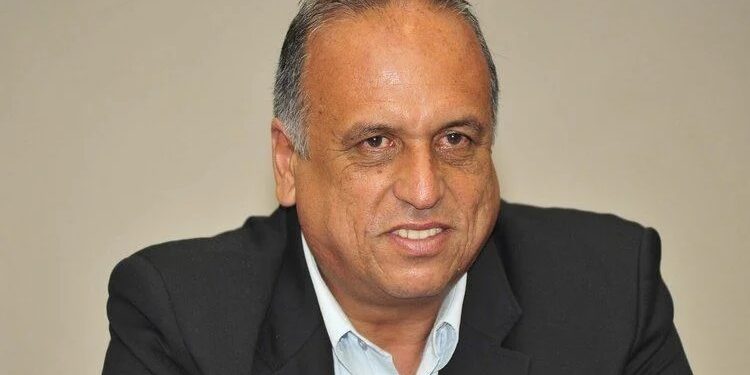 Lei da Ficha Limpa declara Pezão inelegível, mas político irá recorrer