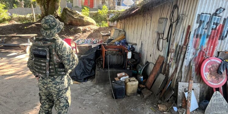 Polícia Ambiental flagra poluição em área de preservação na Ilha Grande