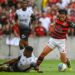 Flamengo afasta crise com vitória de 2 a 0 contra Timão no Brasileiro