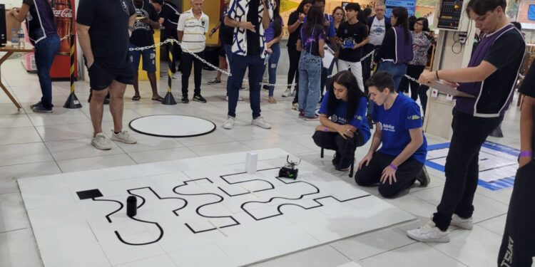Estudantes de Volta Redonda conquistam quatro medalhas em torneio de robótica
