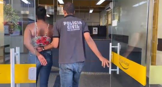 Ex-traficante é presa após agredir filhos e mãe idosa em Barra do Piraí