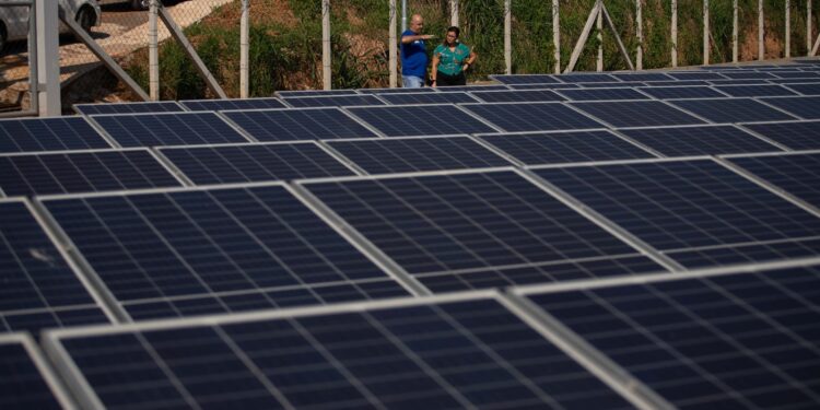 Volta Redonda inicia implantação de energia solar nas escolas municipais