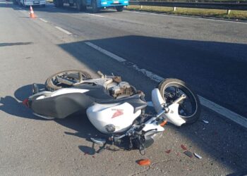 Motociclista fica ferido após ultrapassagem irregular na Dutra, em Resende