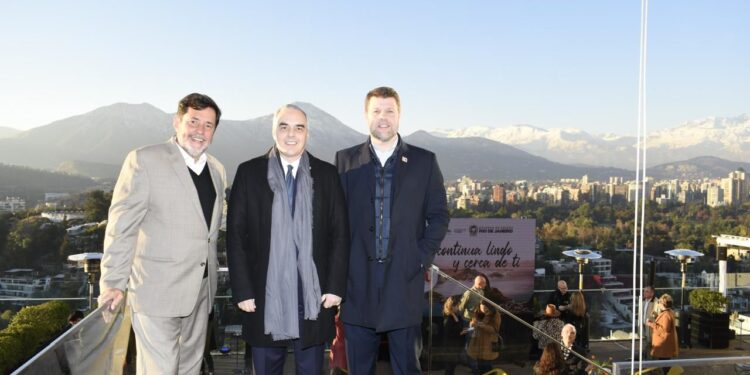 Secretaria de Estado de Turismo apresenta destinos e atrativos do estado em evento no Chile