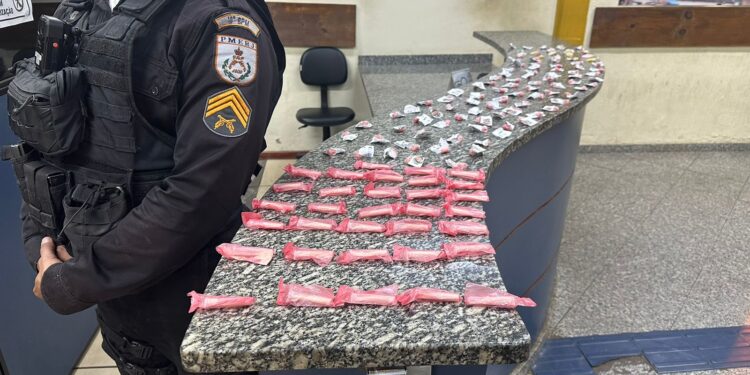 Polícia Militar apreende drogas em Barra do Piraí