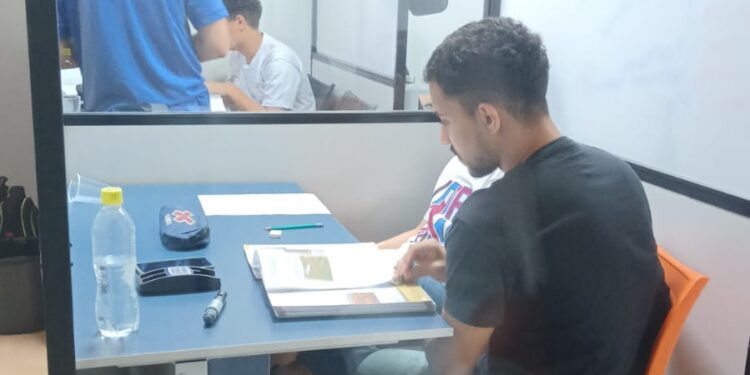 Protetores do Saber oferece reforço escolar e curso de redação em Barra Mansa