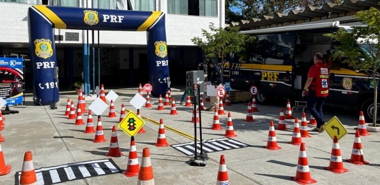 Maio Amarelo: PRF e K-Infra promovem Escolinha de Trânsito para crianças de Vassouras