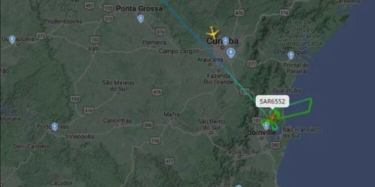 Duas pessoas morrem em queda de avião de pequeno porte em Santa Catarina