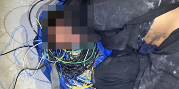 Homem é preso em flagrante furtando fios e ferramentas de obra em Volta Redonda