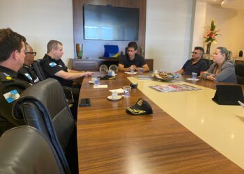 Comandante do 28º Batalhão da Polícia Militar visita CDL de Volta Redonda