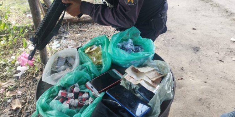 Quatro homens são presos e três menores apreendidos por tráfico de drogas em Resende