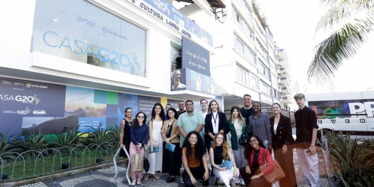 Jovens de Volta Redonda visitam Casa do G20 no Rio de Janeiro