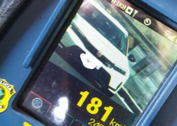 Veículo de passeio é flagrado a 181 km/h na Dutra, em Barra Mansa