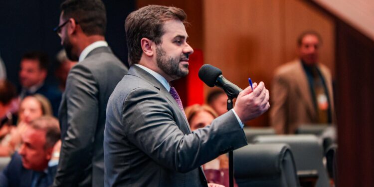 Alerj: Frente Parlamentar da Juventude promove Fórum Regional de Diálogo do Y20