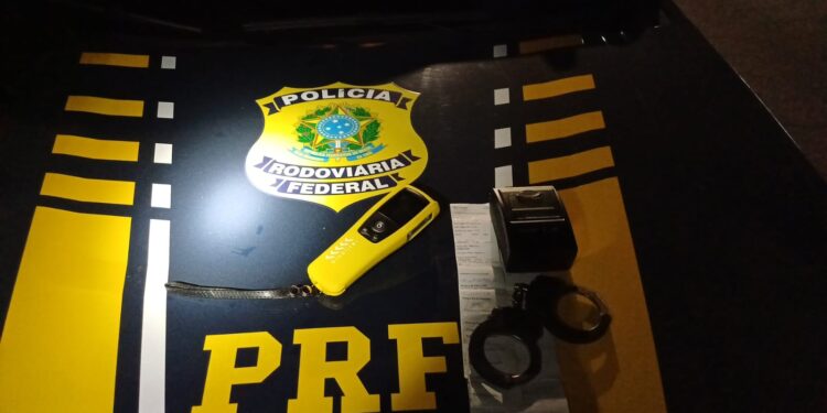 Condutor embriagado é preso na Dutra, em Itatiaia