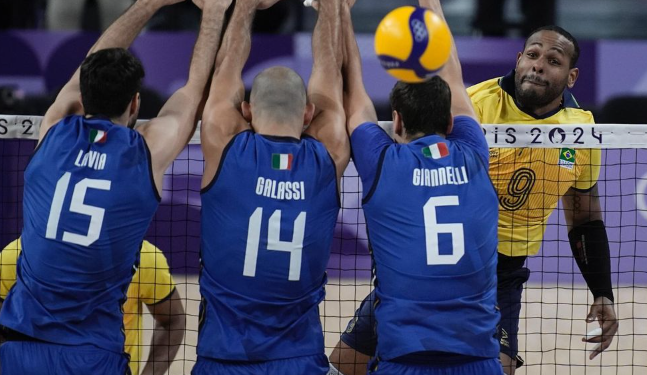 Brasil é superado pela Itália na estreia do vôlei masculino em Paris