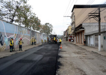 Obras de pavimentação da Avenida Homero Leite avançam em Barra Mansa