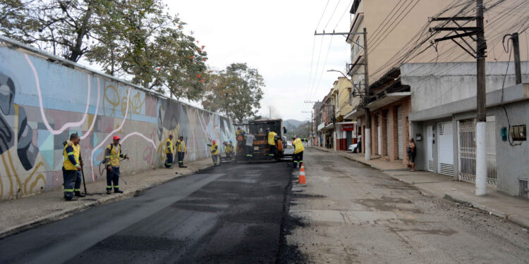 Obras de pavimentação da Avenida Homero Leite avançam em Barra Mansa