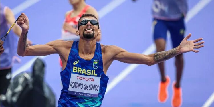 Júlio César Agripino é ouro e bate recorde mundial na corrida dos 5 km