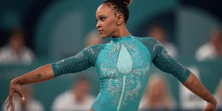 Rebeca Andrade é ouro no solo e se isola como maior medalhista do Brasil em Jogos Olímpicos