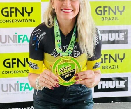 Ciclista Flavia Real vence etapa do circuito mundial do GranFondo New York
