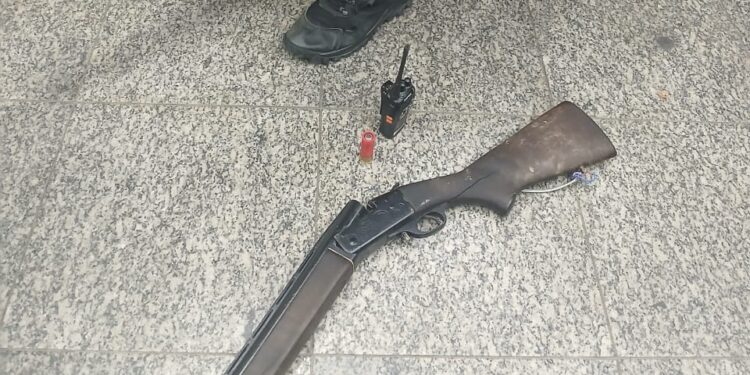 Polícia Militar apreende espingarda em Itatiaia