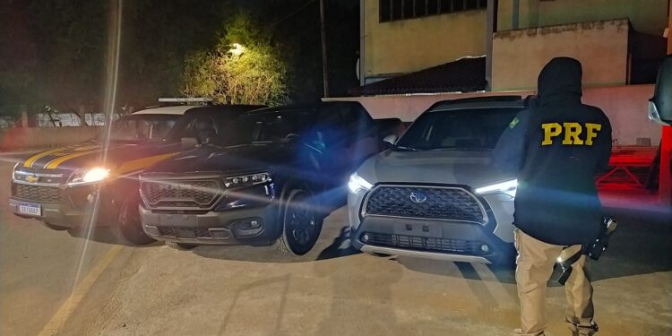 PRF recupera dois veículos roubados avaliados em mais de R$ 400 mil