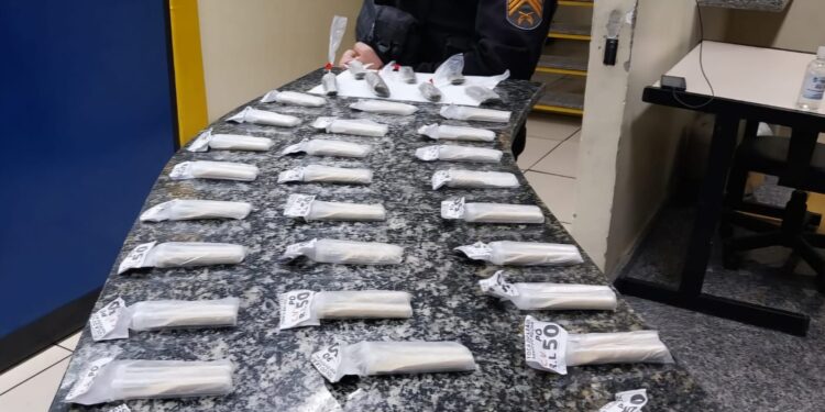 Polícia apreende drogas no bairro Matadouro, em Vassouras