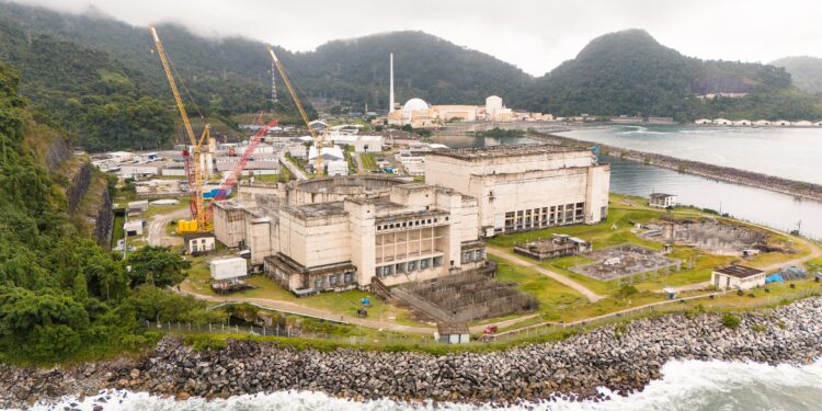 Eletronuclear recebe estudo do BNDES sobre Angra 3
