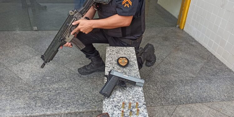 Homem é preso em flagrante por porte ilegal de arma em Itatiaia