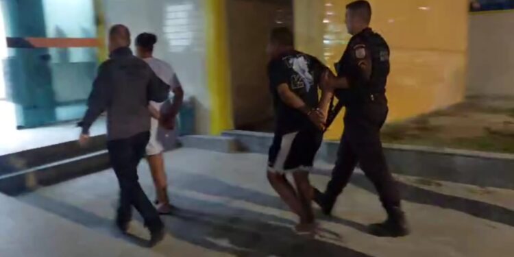 Polícias Civil e Militar prendem mãe e filho traficantes em Barra Mansa