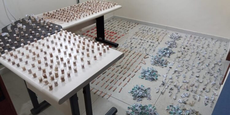 Polícia Militar apreende mais de mil invólucros de maconha em Valença