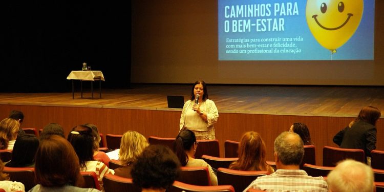 Volta Redonda capacita cerca de 200 profissionais lotados nas sedes da SME e da Fevre