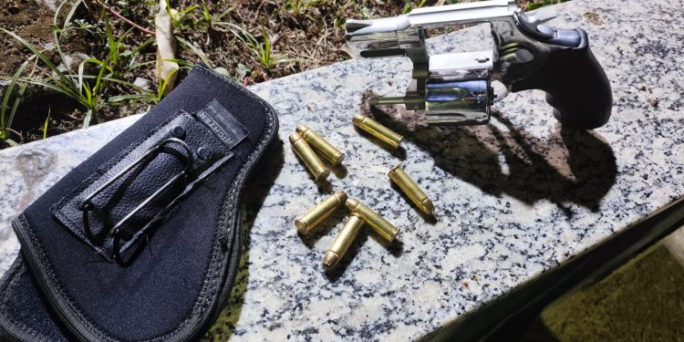 Homem é preso em flagrante por porte ilegal de arma em Resende